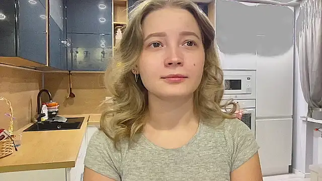 Snapshot of CharmingSarah chatting on 09/27/25, 03:28 CharmingSarah online show from 09/27/25, 03:28