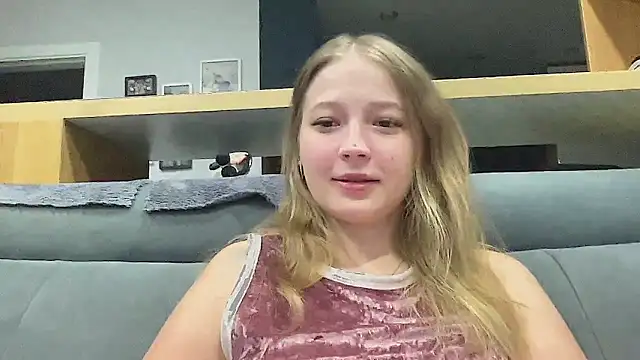 Snapshot of CharmingSarah chatting on 11/13/25, 05:34 CharmingSarah online show from 11/13/25, 05:34