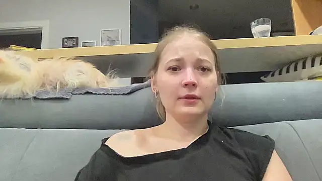 Snapshot of CharmingSarah chatting on 04/08/26, 04:40 CharmingSarah online show from 04/08/26, 04:40