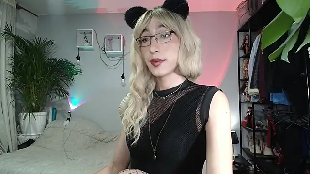 Snapshot of NicoleCortez chatting on 10/04/25, 08:56 NicoleCortez online show from 10/04/25, 08:56