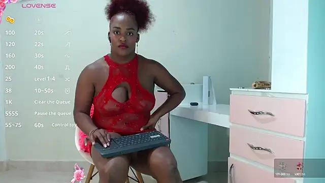 Snapshot of beatziedreams chatting on 02/19/25, 03:39 beatziedreams online show from 02/19/25, 03:39