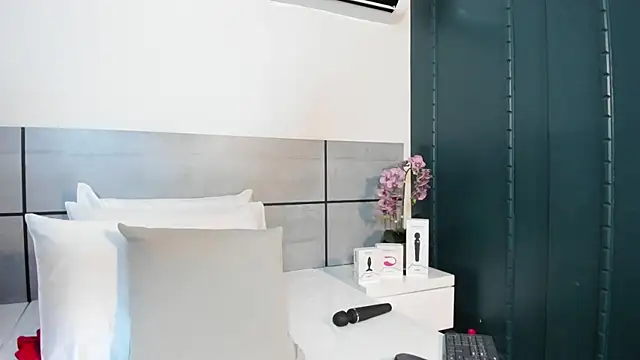 EmmaSmith2 online show from 12/20/25, 02:40