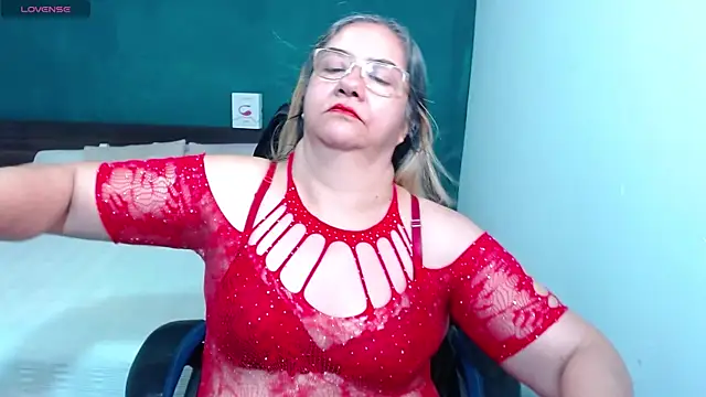 Snapshot of scaelettdubois chatting on 03/06/25, 11:31 scaelettdubois online show from 03/06/25, 11:31