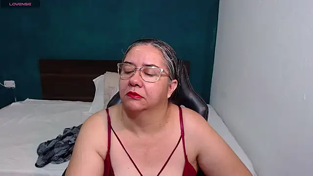 Snapshot of scaelettdubois chatting on 10/05/25, 12:09 scaelettdubois online show from 10/05/25, 12:09
