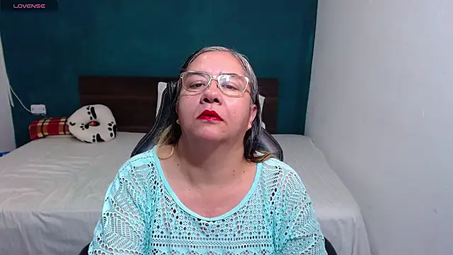 Snapshot of scaelettdubois chatting on 10/12/25, 01:59 scaelettdubois online show from 10/12/25, 01:59