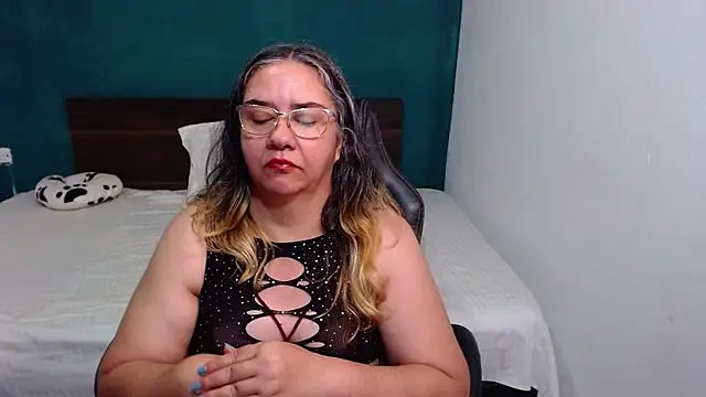 Snapshot of scaelettdubois chatting on 11/16/25, 11:16 scaelettdubois online show from 11/16/25, 11:16