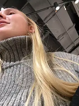 Snapshot of MariaTull chatting on 12/14/24, 03:47 MariaTull online show from 12/14/24, 03:47