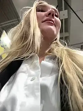 Snapshot of MariaTull chatting on 03/01/25, 02:44 MariaTull online show from 03/01/25, 02:44