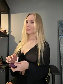 Snapshot of MariaTull chatting on 03/07/25, 04:44 MariaTull online show from 03/07/25, 04:44