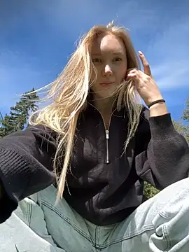 Snapshot of MariaTull chatting on 09/10/25, 08:14 MariaTull online show from 09/10/25, 08:14