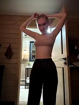 Snapshot of MariaTull chatting on 10/02/25, 06:59 MariaTull online show from 10/02/25, 06:59