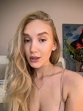 Snapshot of MariaTull chatting on 10/15/25, 02:06 MariaTull online show from 10/15/25, 02:06