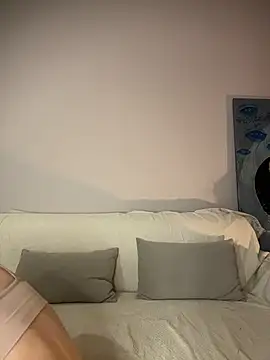 Snapshot of MariaTull chatting on 10/31/25, 11:39 MariaTull online show from 10/31/25, 11:39