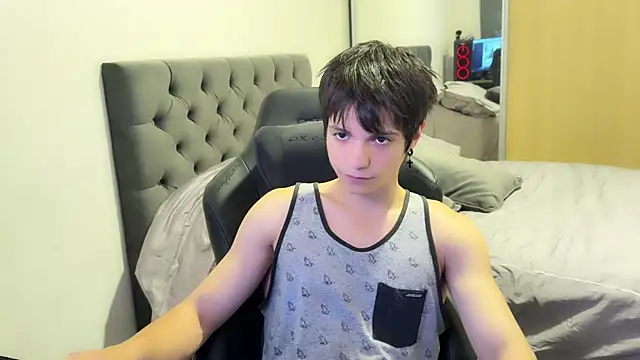 Snapshot of SasukeUhchiaa chatting on 02/18/25, 12:48 SasukeUhchiaa online show from 02/18/25, 12:48