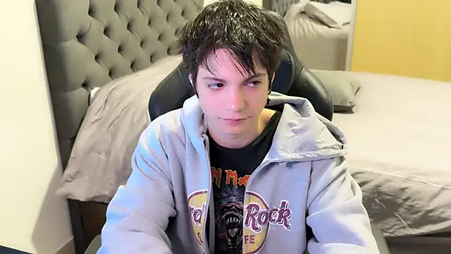 Snapshot of SasukeUhchiaa chatting on 02/23/25, 12:19 SasukeUhchiaa online show from 02/23/25, 12:19