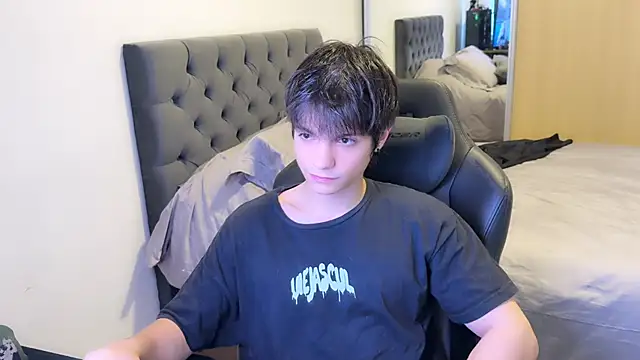 Snapshot of SasukeUhchiaa chatting on 03/14/25, 06:18 SasukeUhchiaa online show from 03/14/25, 06:18