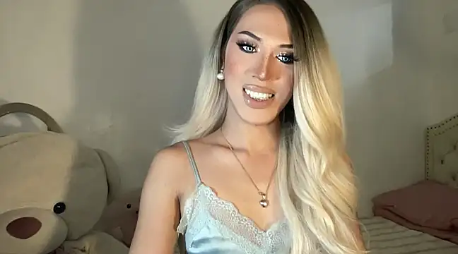 Ts glamxxxx online show from 02/02/25, 10:35