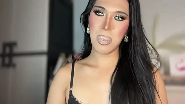 Snapshot of Ts_glamxxxx chatting on 12/18/25, 03:01 Ts glamxxxx online show from 12/18/25, 03:01