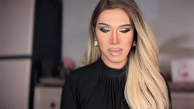 Snapshot of Ts_glamxxxx chatting on 01/10/26, 12:12 Ts glamxxxx online show from 01/10/26, 12:12