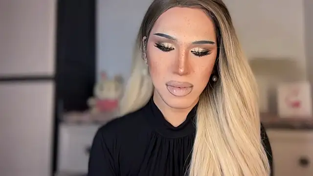 Snapshot of Ts_glamxxxx chatting on 02/10/26, 03:32 Ts glamxxxx online show from 02/10/26, 03:32