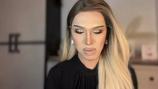 Snapshot of Ts_glamxxxx chatting on 02/17/26, 03:03 Ts glamxxxx online show from 02/17/26, 03:03