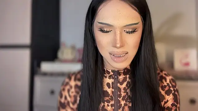 Snapshot of Ts_glamxxxx chatting on 02/18/26, 01:01 Ts glamxxxx online show from 02/18/26, 01:01