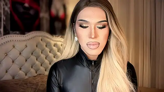 Snapshot of Ts_glamxxxx chatting on 03/03/26, 03:23 Ts glamxxxx online show from 03/03/26, 03:23