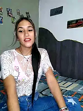 Little Naughty Nicole online show from 04/14/26, 04:40