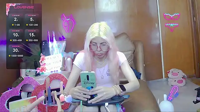 Skinygirl online show from 11/10/25, 10:42