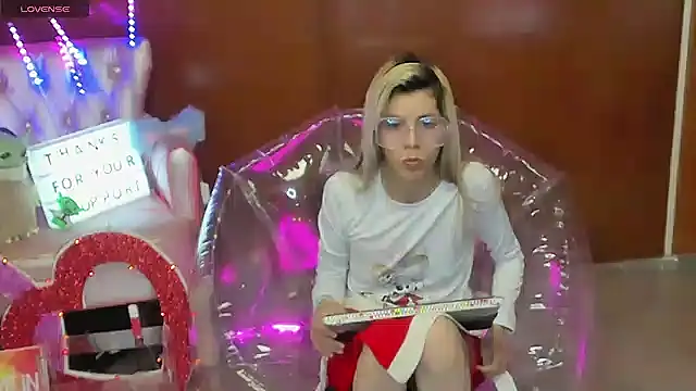 Skinygirl online show from 02/25/26, 11:58