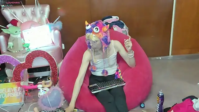 Skinygirl online show from 04/29/26, 11:44