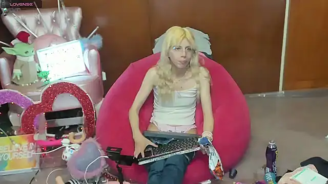 Skinygirl online show from 04/30/26, 11:20