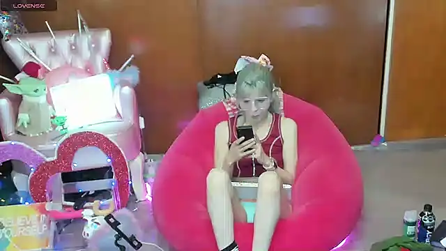 Skinygirl online show from 05/12/26, 11:35