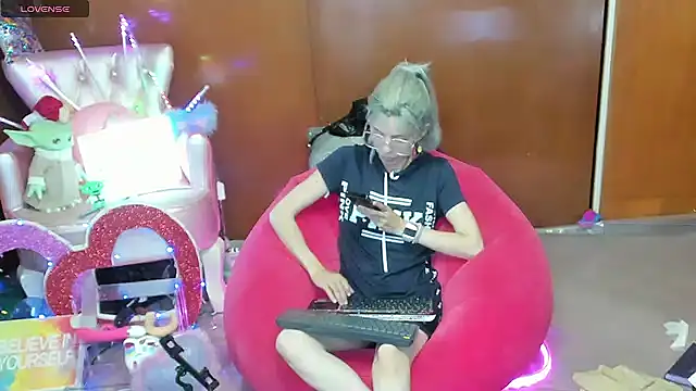 Skinygirl online show from 05/14/26, 01:56