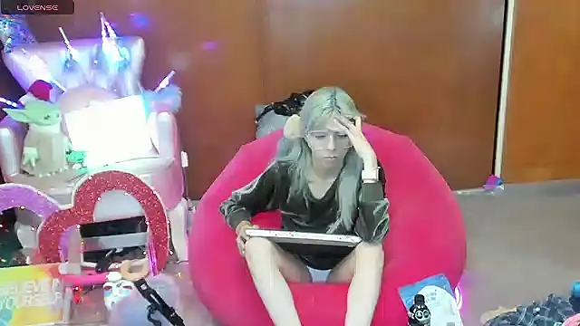 Skinygirl online show from 05/16/26, 12:18