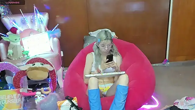 Skinygirl online show from 05/20/26, 12:06
