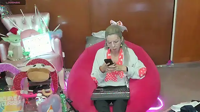 Skinygirl online show from 05/20/26, 10:38