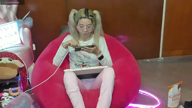 Skinygirl online show from 06/15/26, 12:24