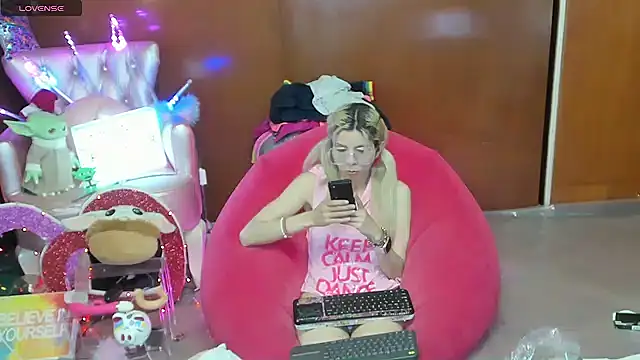 Snapshot of Skinygirl chatting on 07/11/26, 12:46 Skinygirl online show from 07/11/26, 12:46