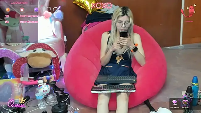 Snapshot of Skinygirl chatting on 07/26/26, 02:09 Skinygirl online show from 07/26/26, 02:09
