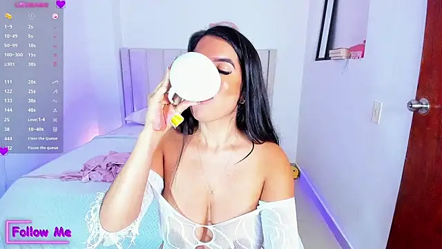 Snapshot of sheirysex_ chatting on 01/08/25, 06:20 sheirysex  online show from 01/08/25, 06:20