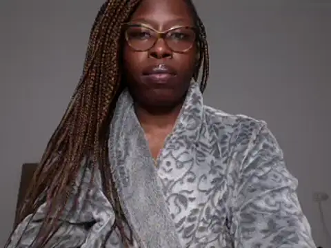 Snapshot of MadamIndigo chatting on 01/05/25, 03:11 MadamIndigo online show from 01/05/25, 03:11