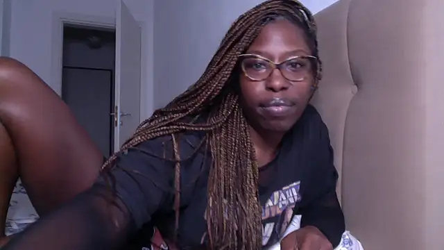 Snapshot of MadamIndigo chatting on 02/24/25, 12:30 MadamIndigo online show from 02/24/25, 12:30