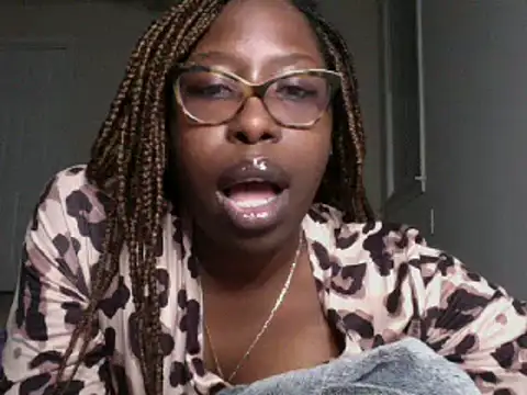 Snapshot of MadamIndigo chatting on 03/14/25, 04:10 MadamIndigo online show from 03/14/25, 04:10