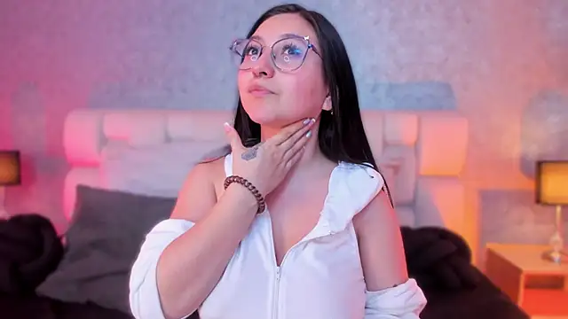 lucy neil online show from 02/11/25, 01:10