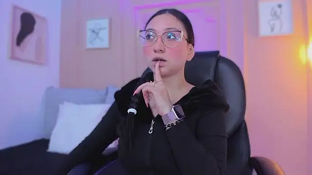 lucy neil online show from 02/12/26, 02:39