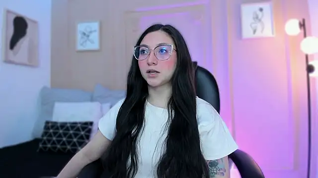 lucy neil online show from 02/26/26, 02:32