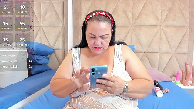 Snapshot of mommy_cute chatting on 01/27/25, 02:20 mommy cute online show from 01/27/25, 02:20