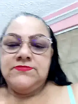 Snapshot of mommy_cute chatting on 09/13/25, 03:17 mommy cute online show from 09/13/25, 03:17