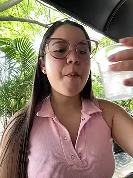 Lucyklein2022 online show from 01/01/25, 04:29